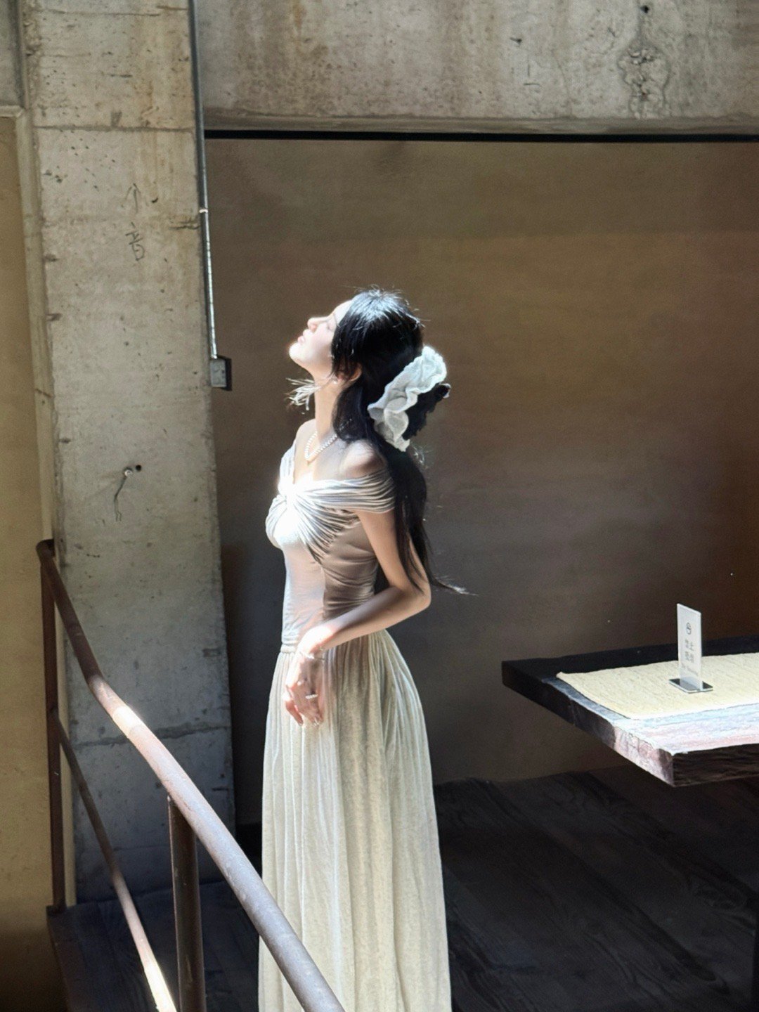 活在只有左脸的世界里 ​​​