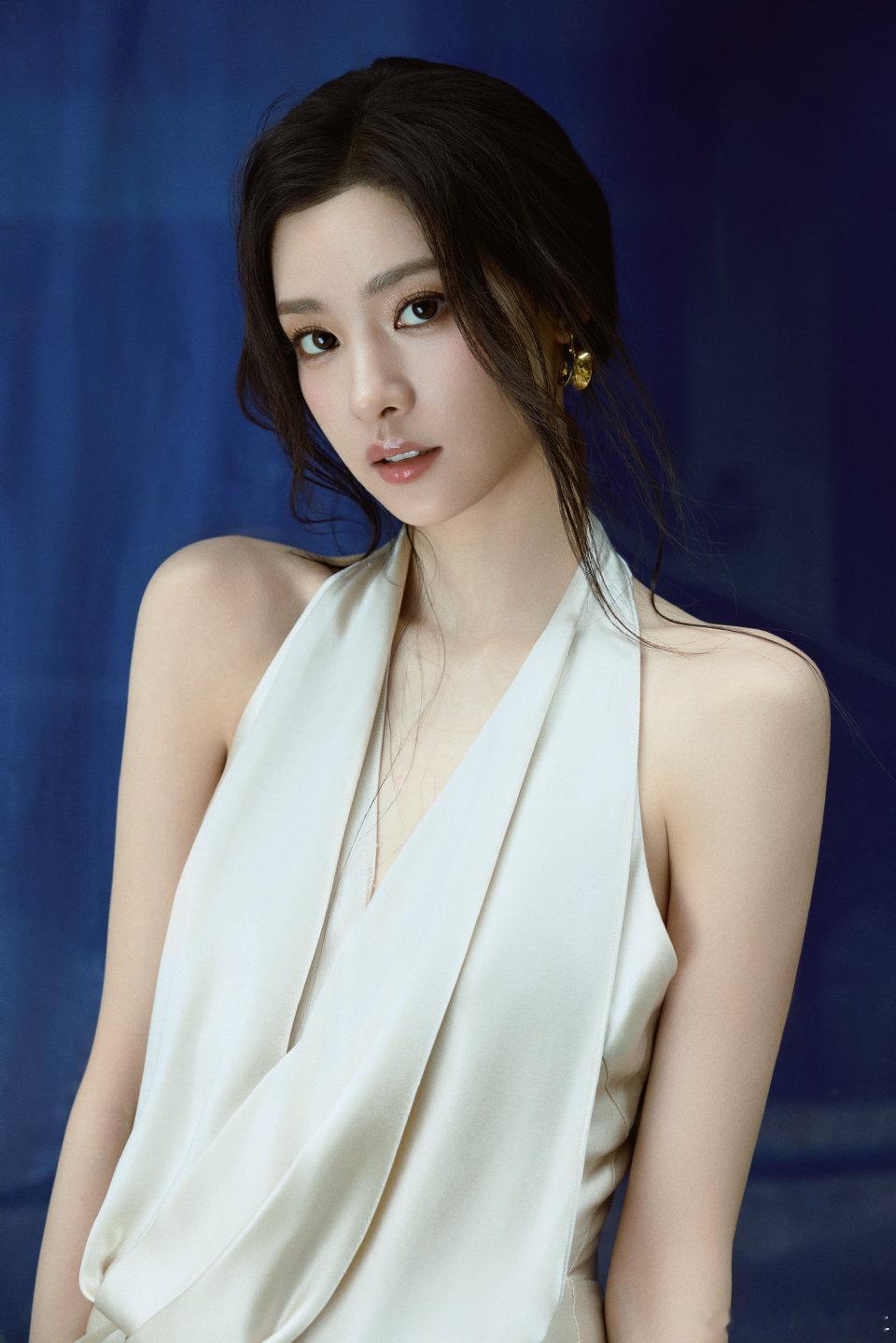 代斯张艺上张慧雯直播看浪姐三大美女齐聚直播追乘风！代斯张艺上张慧雯同步观看实时输