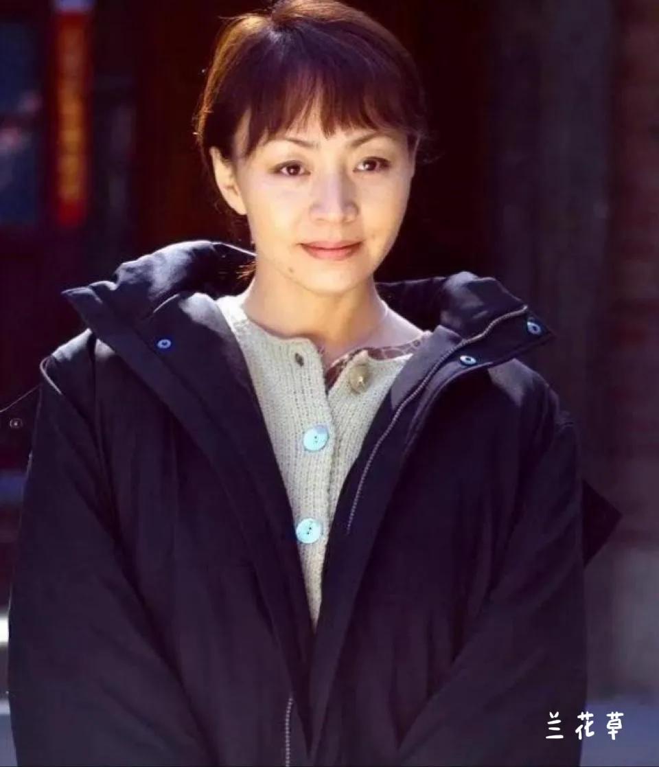 宋丹丹自称是校花，本以为是开玩笑，看了她年轻旧照后：太美了！