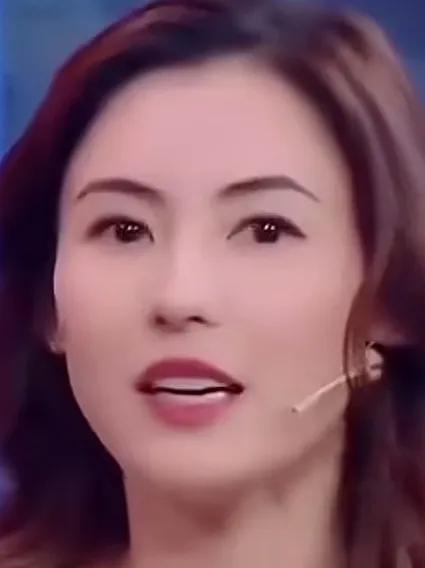 张柏芝：一个妈妈的硬扛，把苦日子过成了孩子的光
 
张柏芝这名字，说起来总带着点
