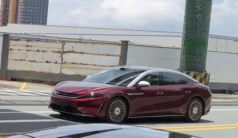 比亚迪汉中国红实车 这颜值戳爆心巴❤️刚刷到比亚迪大汉中国红实车曝光的图我直接原