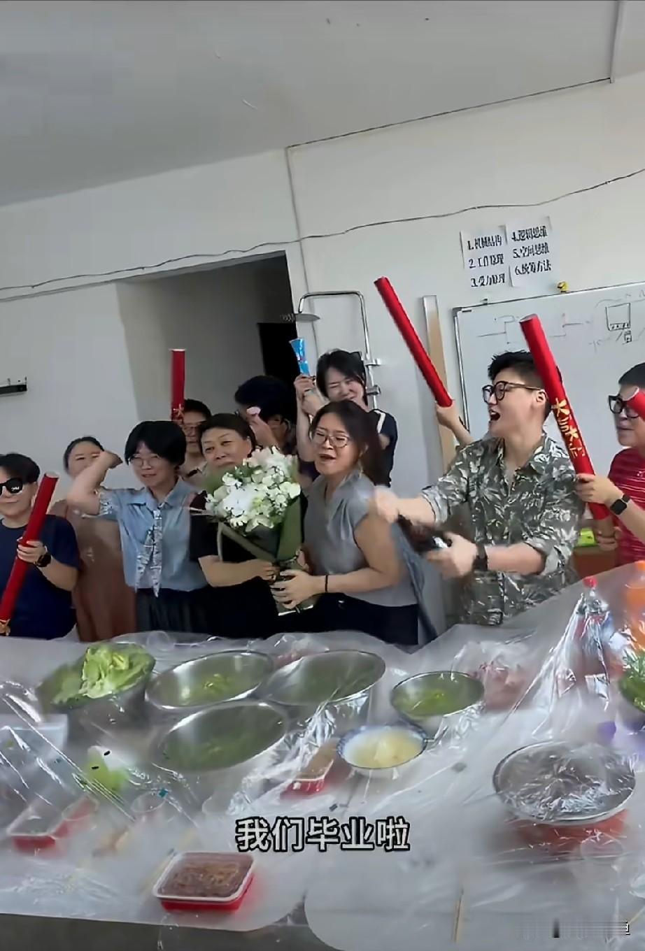 花几千上万去学一个月，就为了当个“女维修工”？最近上海那个爆火的“全女维修团队”