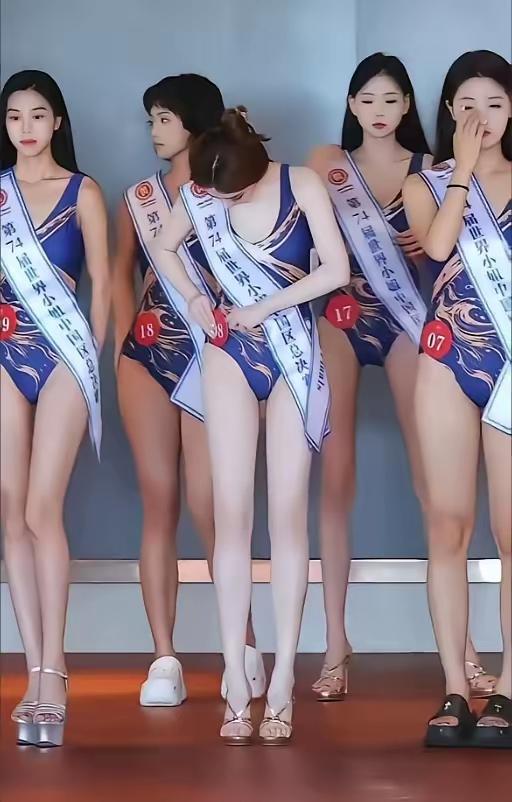 第74届世界小姐中国区总决赛前不久在泉州惠安落下帷幕，赛后选手集体等候的一段画面