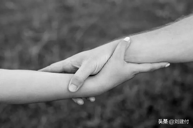 印90岁妇人遭4男子强奸 嫌犯仍在逃 2026年3月5日晚，印度中央邦坎德瓦县一