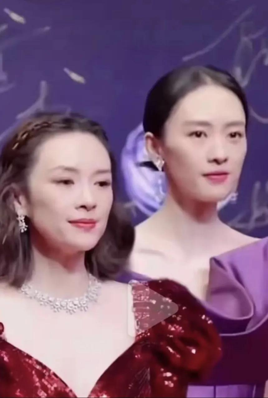 童谣和章子怡两人确实很像，但章子怡更加灵动，霸气，童谣根本无法比，你觉得呢？#娱
