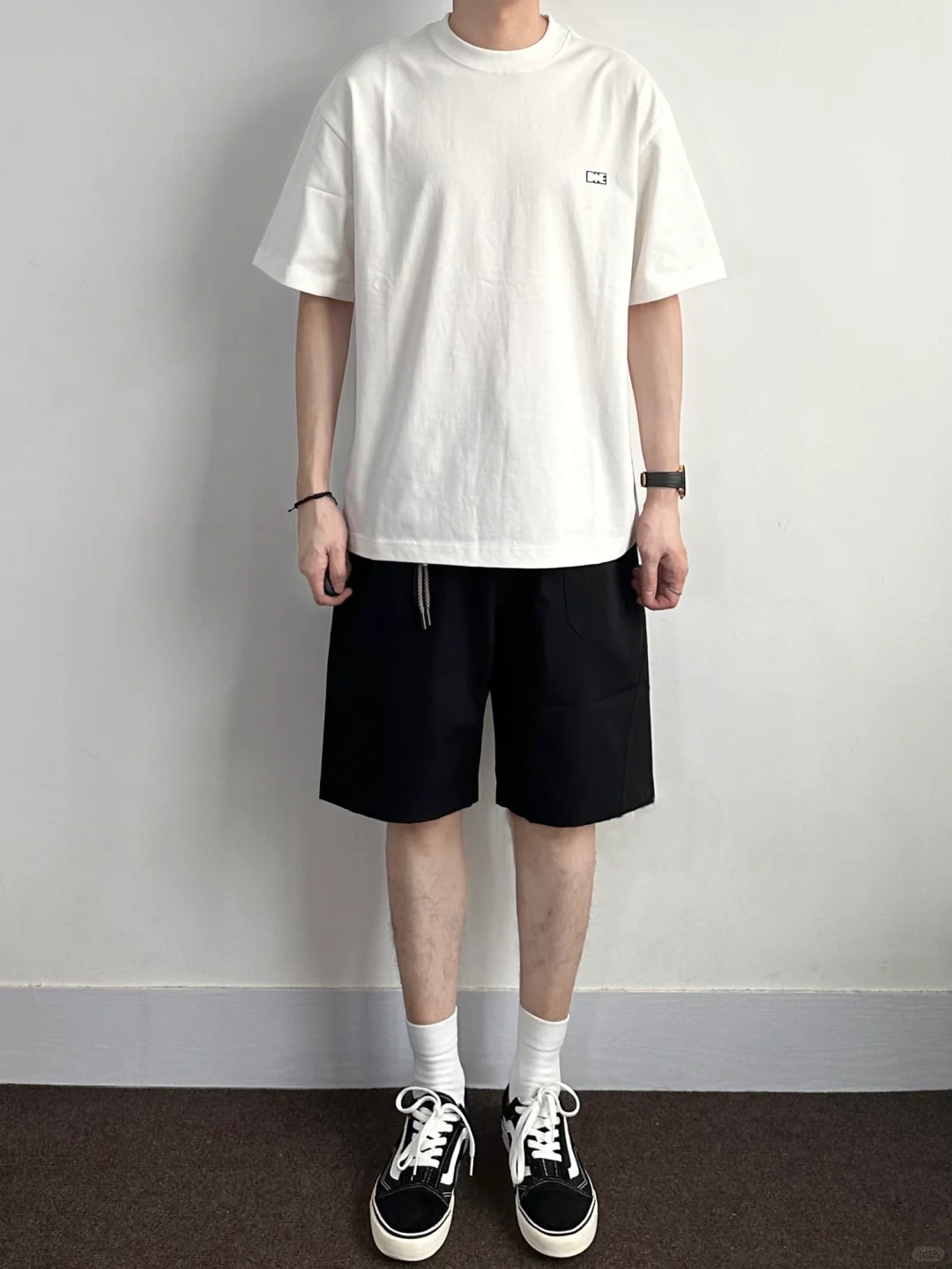 夏季穿搭｜基础款白T就很干净好看
