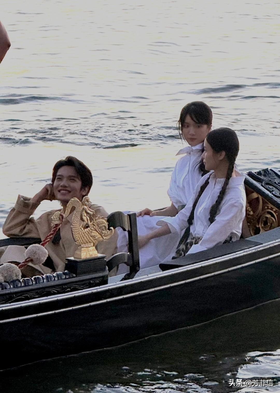 李思潼、王彦桐、王晓慧齐聚威尼斯湖畔同游，奢牌加身见证了素人的逆天改命，新人美的