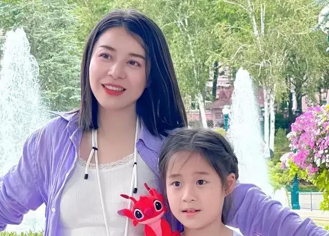 哇塞！今天我要跟大家揭秘一个超级大惊喜！你们知道吗？莎莎的师母，那可真是个隐藏的