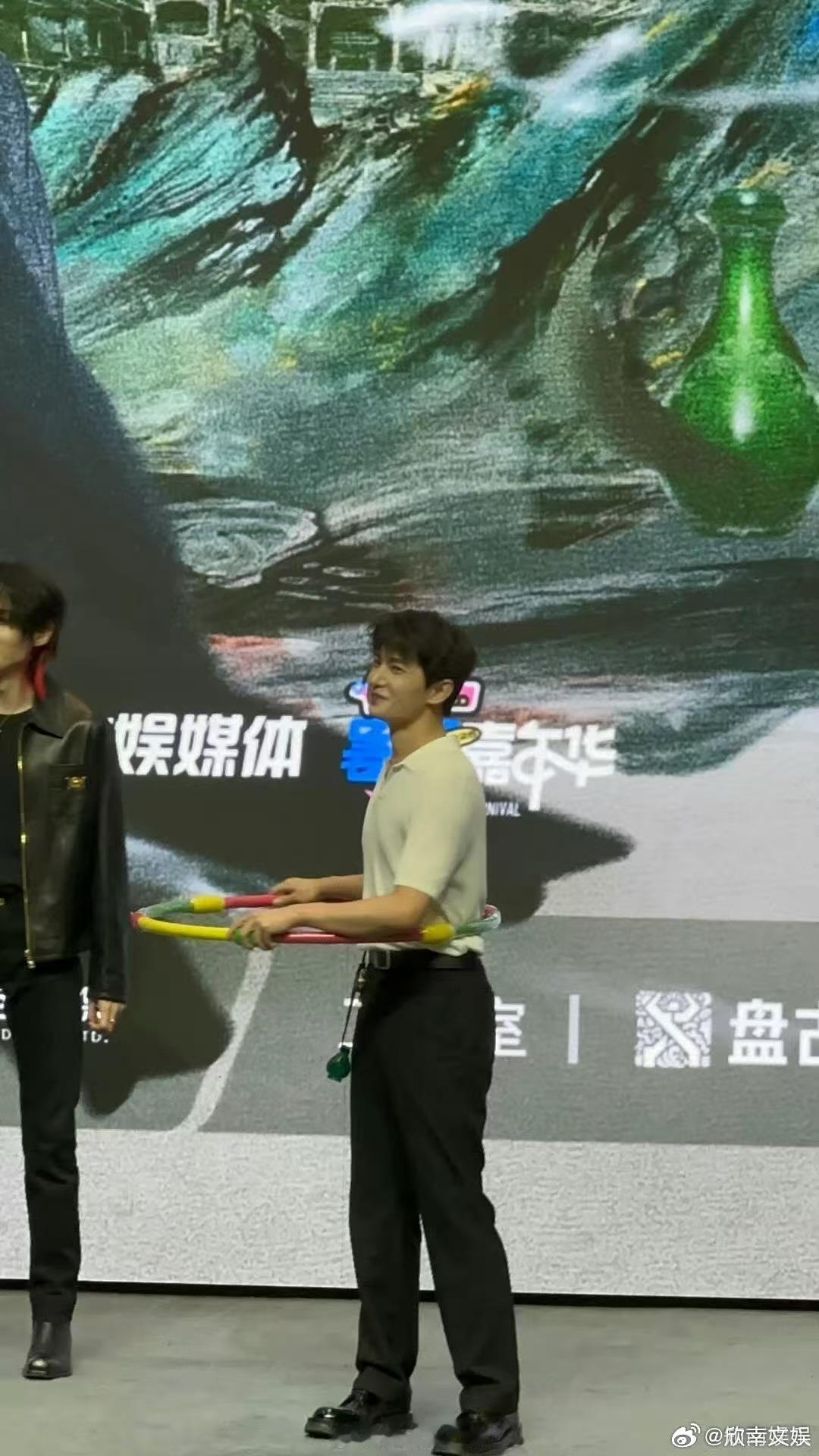 杨洋cha法修散打杨洋法修散打cha杨洋法修散打cha，哈哈，[哇][哇][哇]