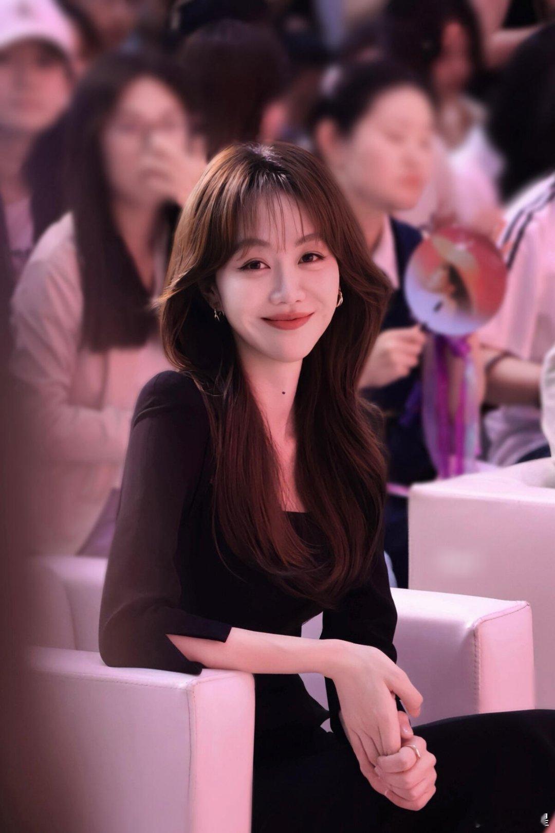 姜妍真的很美，是那种给予人对美好生活向往的那种美，有人懂吗？！ ​​​