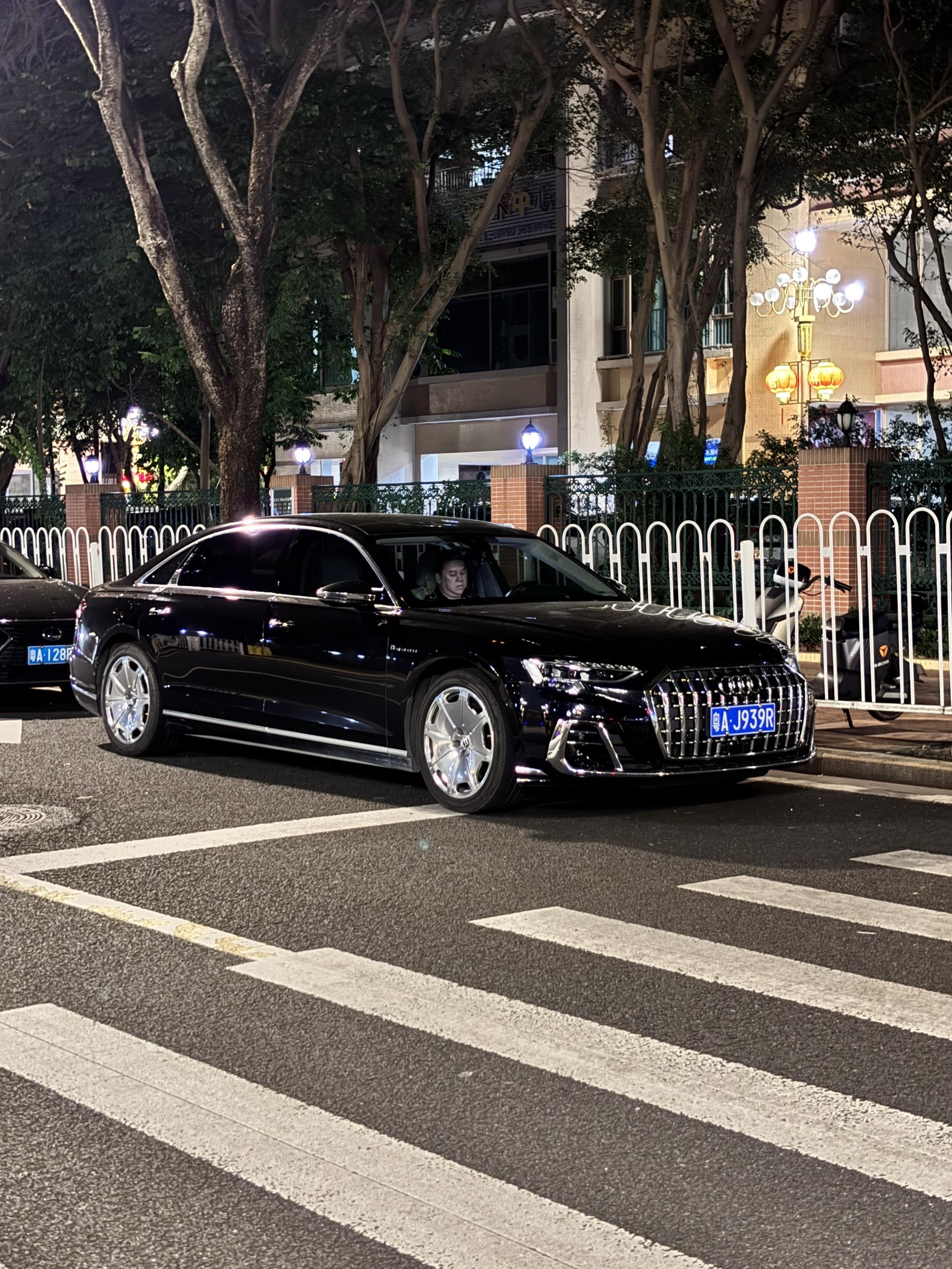 玫瑰花填不饱肚子 小惊喜感动不了成熟的女人 再讲一万遍…
