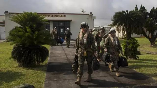 美国太坏了，把美军从冲绳撤到关岛，留下日本当炮灰。
现代战争，尤其是海洋战争，胜