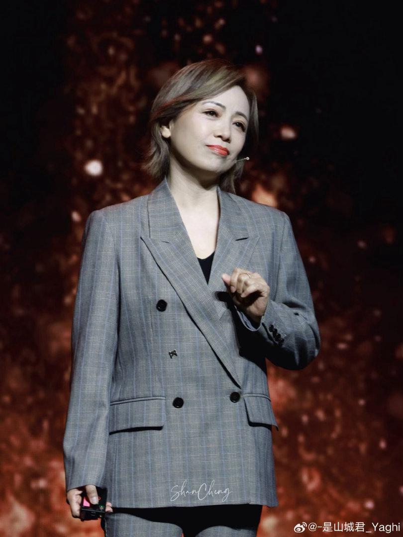 邓萃雯管乐浪姐姐妹情续上了邓萃雯没想到还能认识新朋友浪姐姐妹情太好嗑了✨邓萃雯采