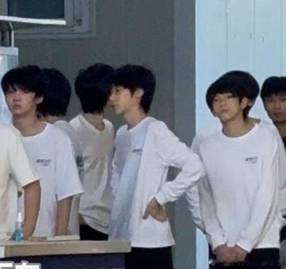 看上去很睿智🤗 ​​​