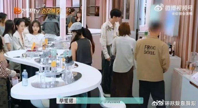 毕雯珺[超话]毕雯珺成长的具象化 毕雯珺巴黎蜕变记！16天从生疏到流畅，美妆业务