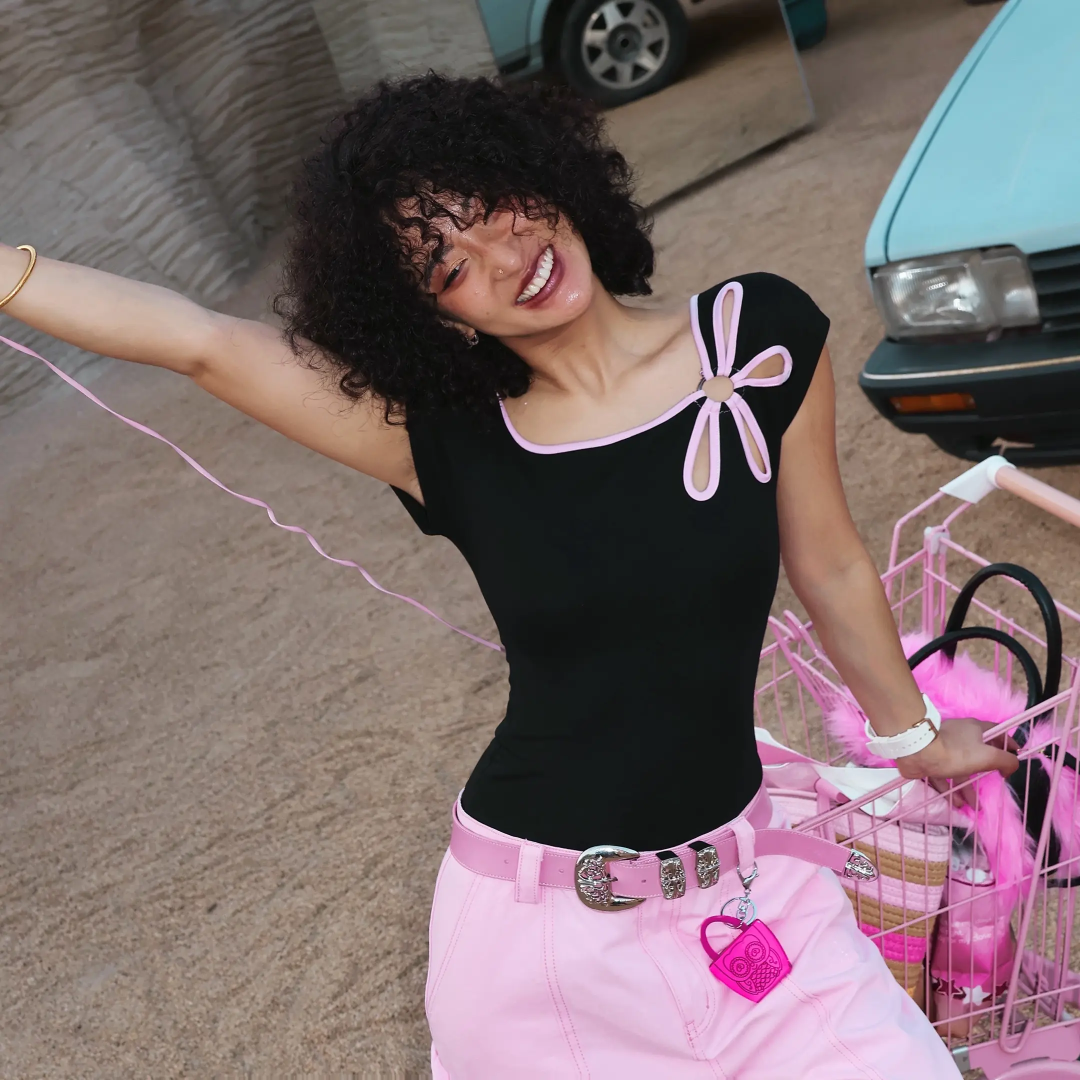 当骑士黑和童话粉同时出现在撒哈拉。就有了一千零一夜的故事