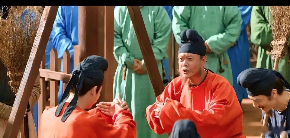 长安的荔枝：李善德的命运如同一幅跌宕起伏的画卷。起初，他虽费尽心力成功试验出荔枝