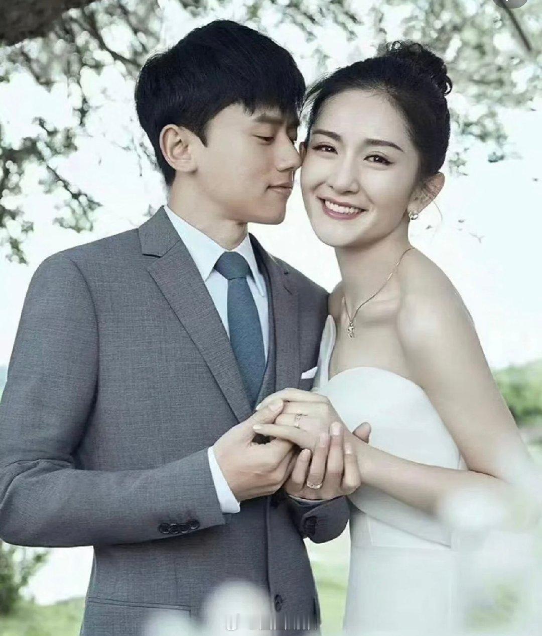 张杰谢娜结婚14年结婚14年还是那么相爱的张杰谢娜好甜啊！真夫妻就是好嗑，结婚1
