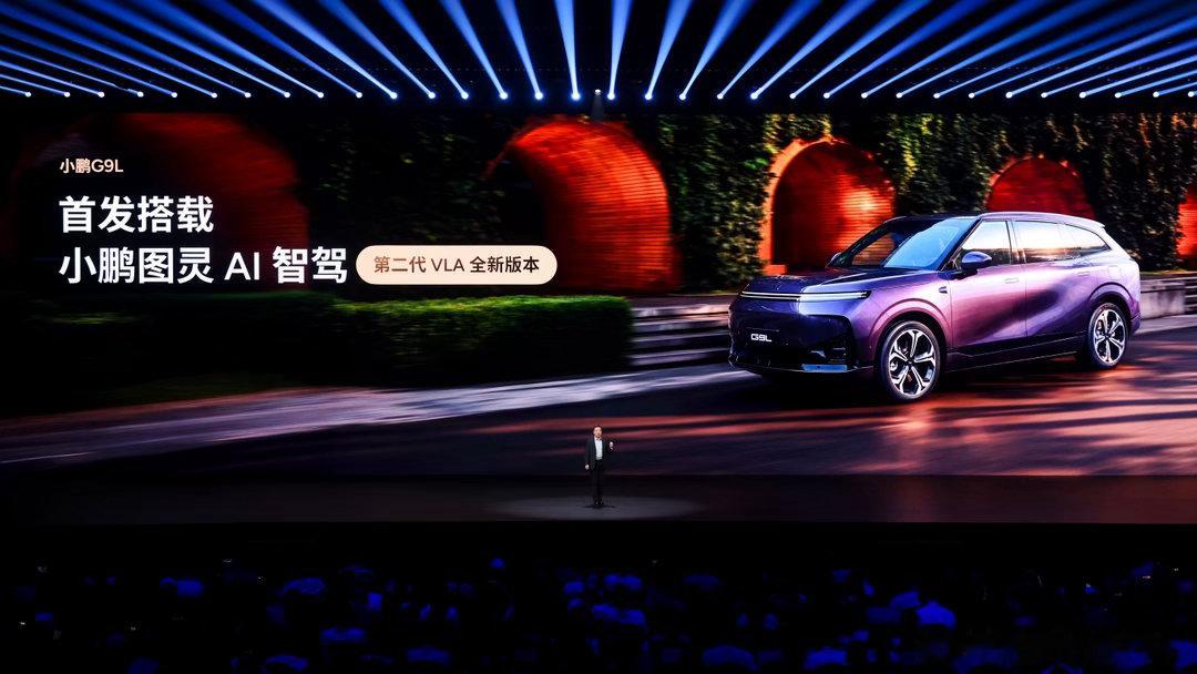 这两天我一哥们想买大空间suv又不想要将近5米3的那种大车，我就推荐了小鹏G9L