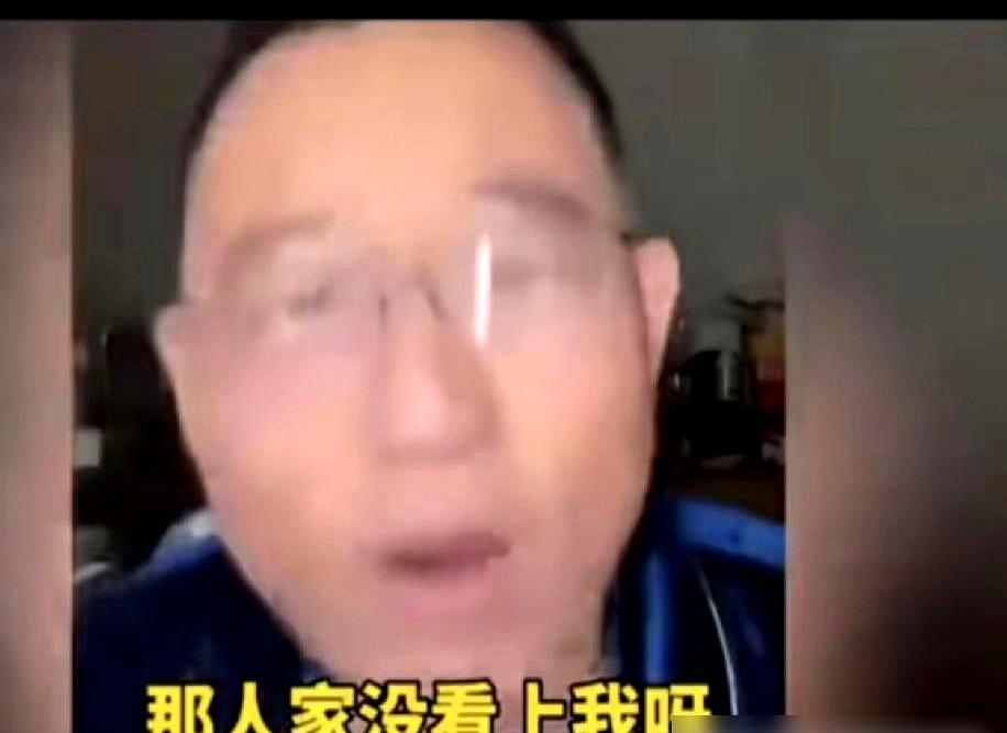 杨议直播劝侯耀华给郭德纲道歉，这事儿真有点意思。

杨议在天津海河边，眼圈含泪，