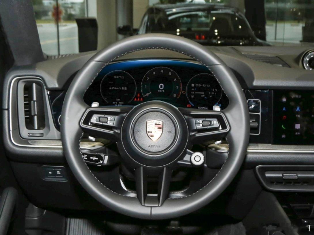 理想这个方向盘还有几个地方可以优化①DAB盖板太太太大了②两侧开关往下在沉一沉，