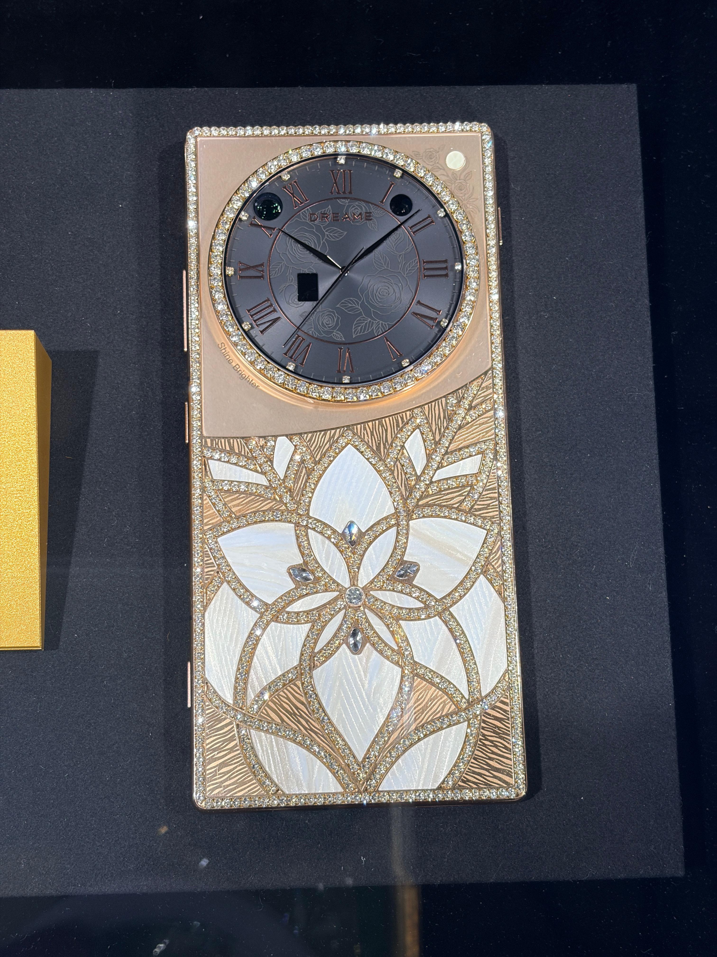 你们说，追觅这金钻手机能不能干翻苹果