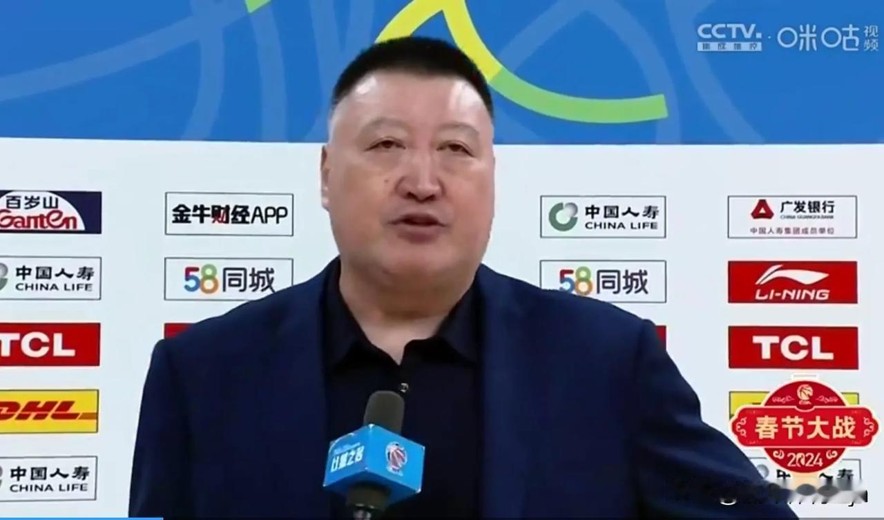随着山西男篮82：100不敌广厦男篮，本场比赛暴露出3个可笑的事实。

1. 杨
