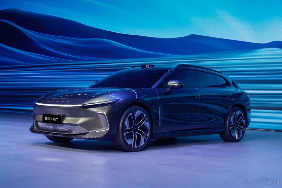 星途今晚品牌换新，亮相了4个全新车型，整体设计风格大变样。ES7GT\ES8，E