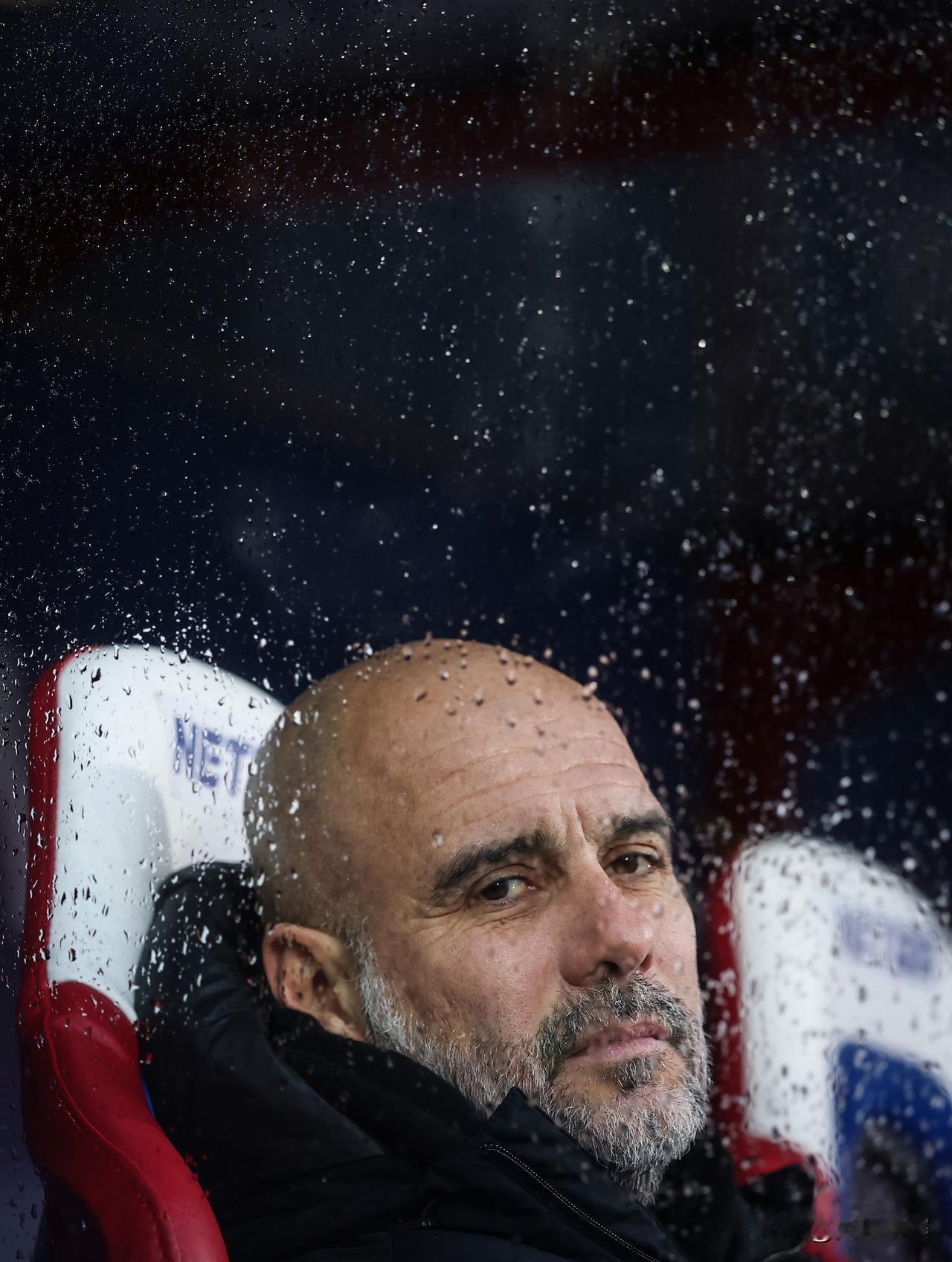 曼城近10场各项比赛：

输输输输输平输赢平输

并在这段时间总共丢球 23 个