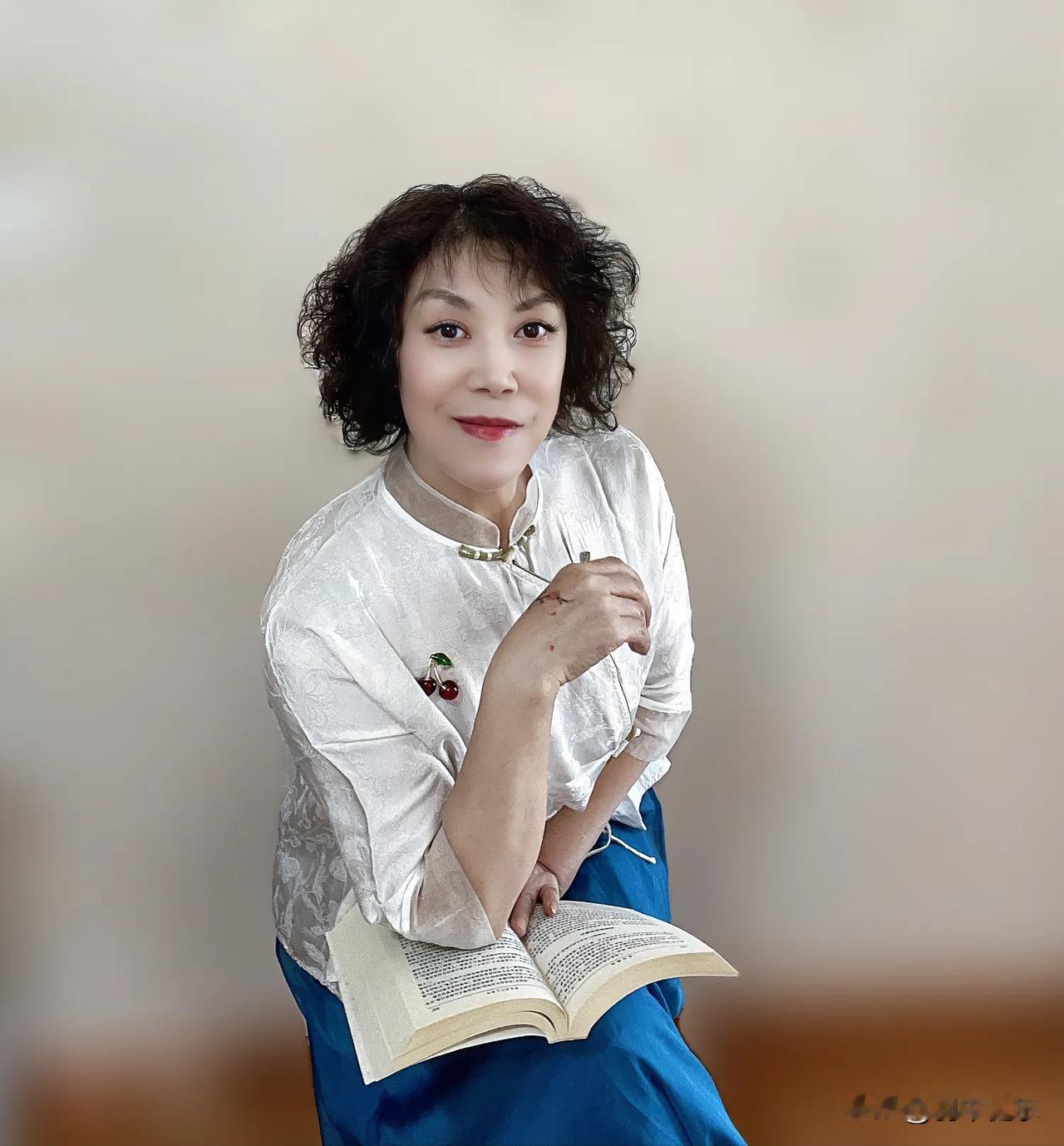 改变从阅读开始，​
幸福从微笑开始，
​智慧从学习开始，​
做人从感恩开始！
