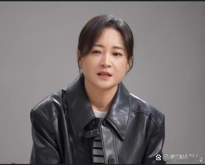 贾玲真的瘦了，为角色增重40斤再减重100斤，有人质疑换脸，瘦了之后整个人的气质