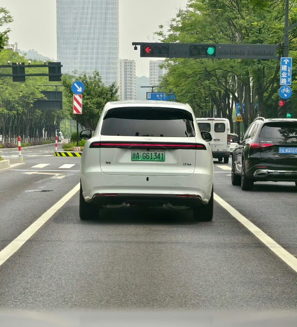 白色L9livis屁股明显不如其他颜色好看 