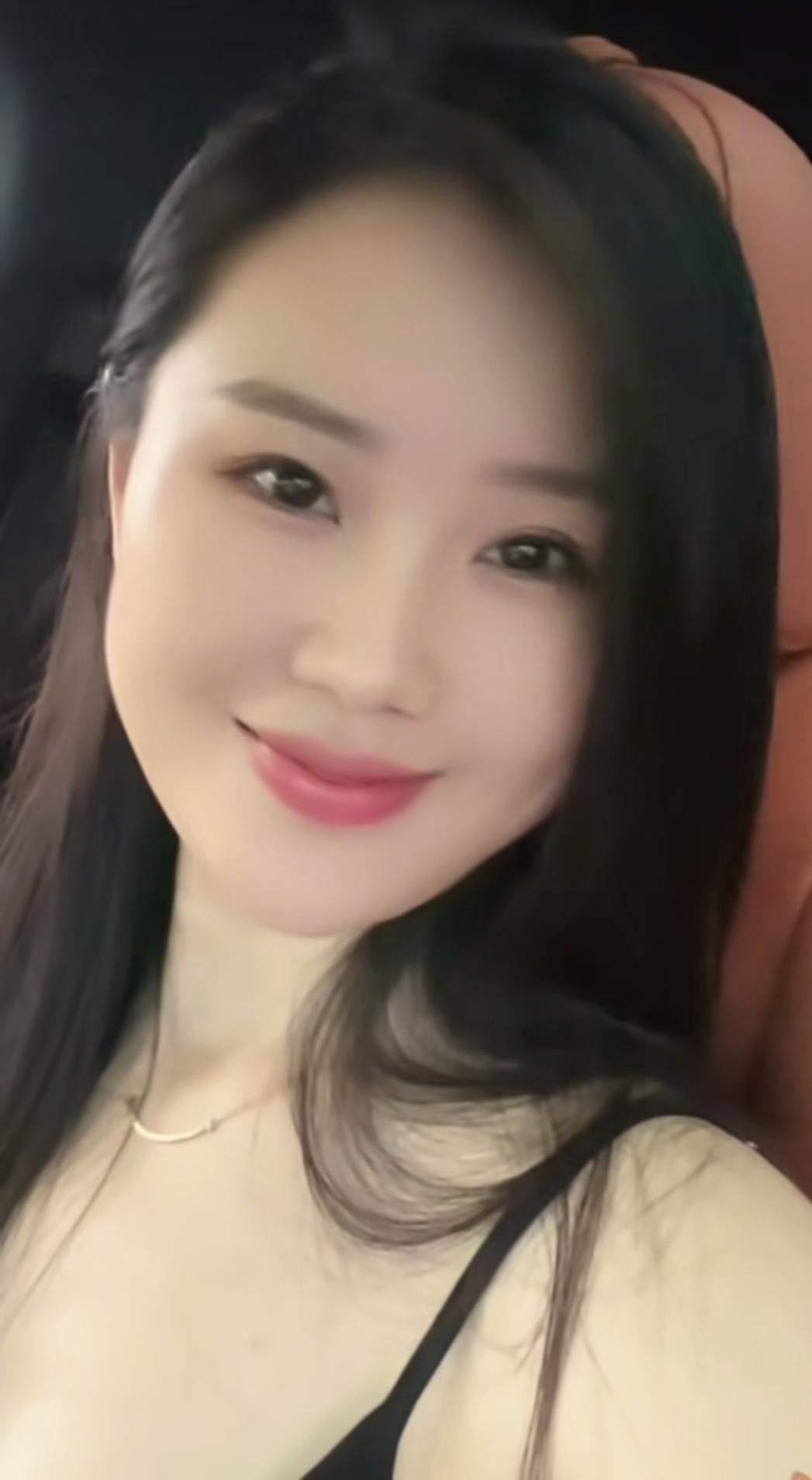 都说爱笑的女人有福气，傻傻的女人有财运，你说呢？分享甜美小姐姐随手拍 甜美 命格