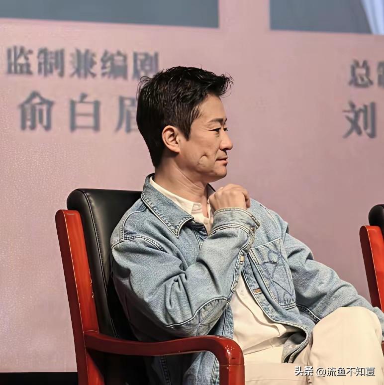 吴京，真是岁月不饶人！

3.27参加活动，看这脸上那肉松垮垮的，手指一按就一个