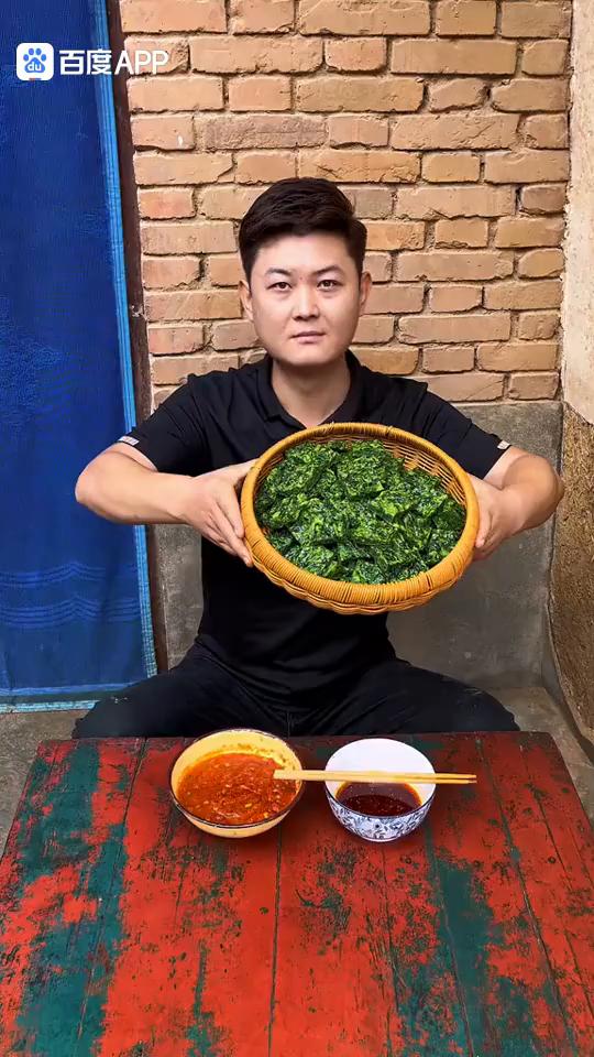 菜馍。
昨天本来想做菜馍，没有做，是害怕我外婆看见了，又想起我外爷了。山里面的人