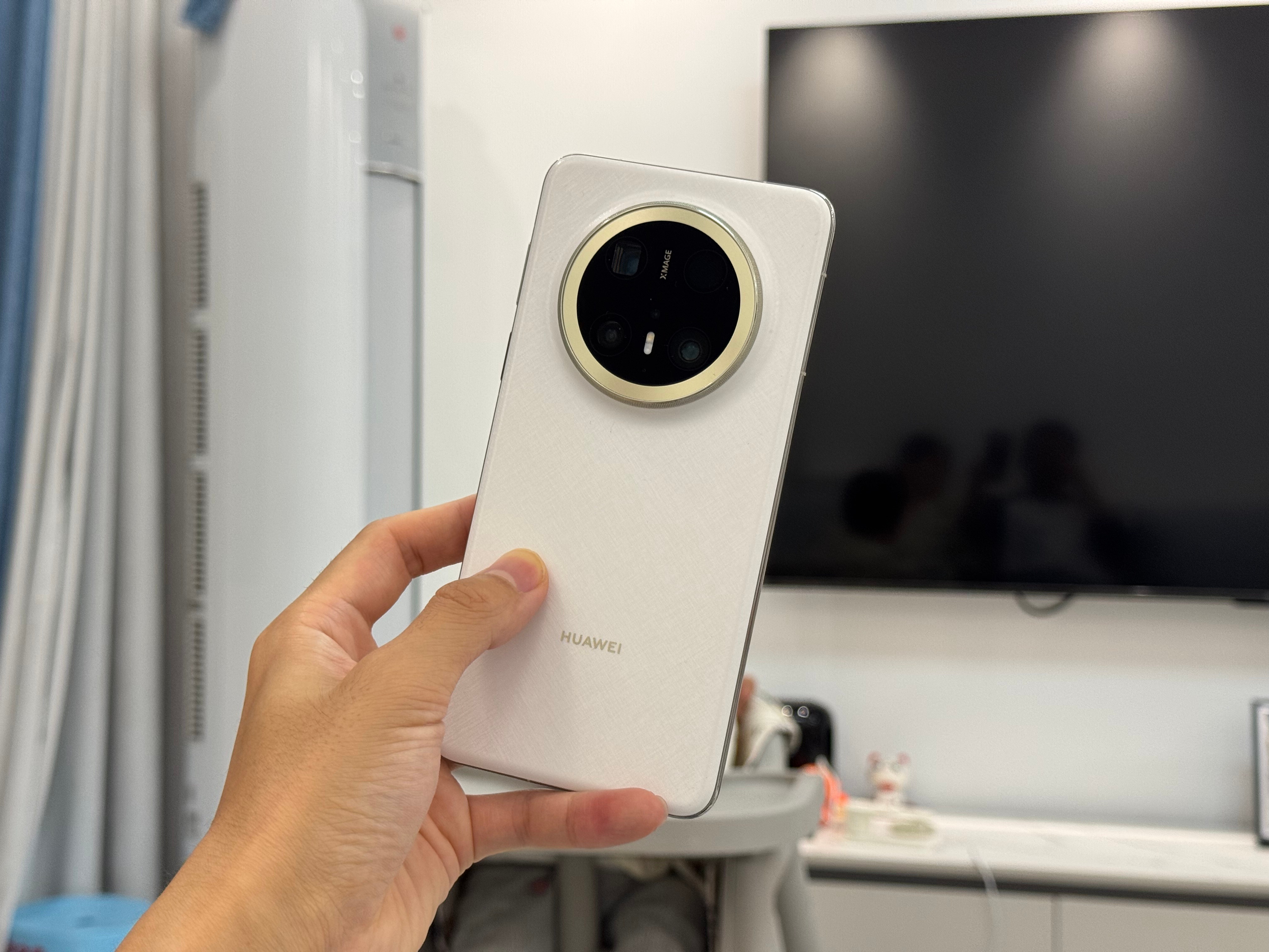 11月中旬了，华为Mate80还没发布，网友都快馋疯了。这几天网上各种讨论日期的