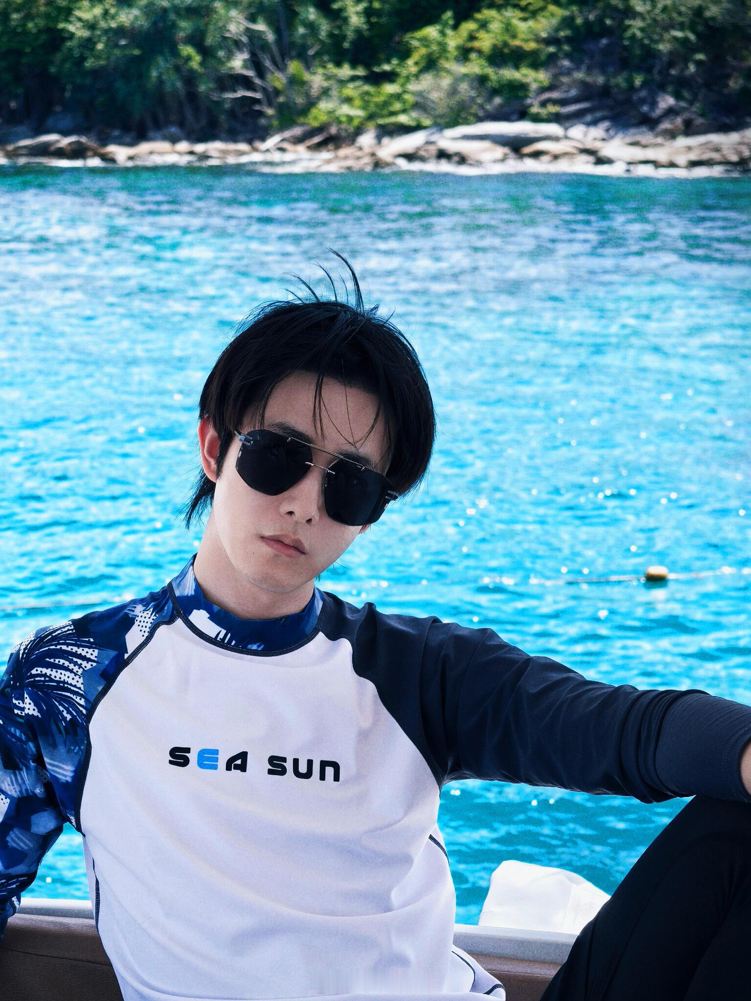 田嘉瑞晒海边游玩照  田嘉瑞今日份新鲜营业，在海边肆意玩耍的瑞瑞啊，玩的开心