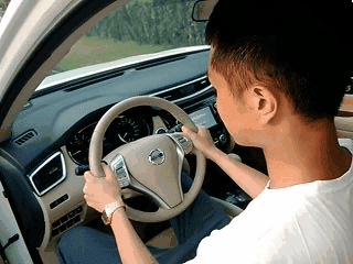 说起学车，你还记得那些让你背后直冒凉风的瞬间吗？还记得教练对你“撕心裂肺”的教导