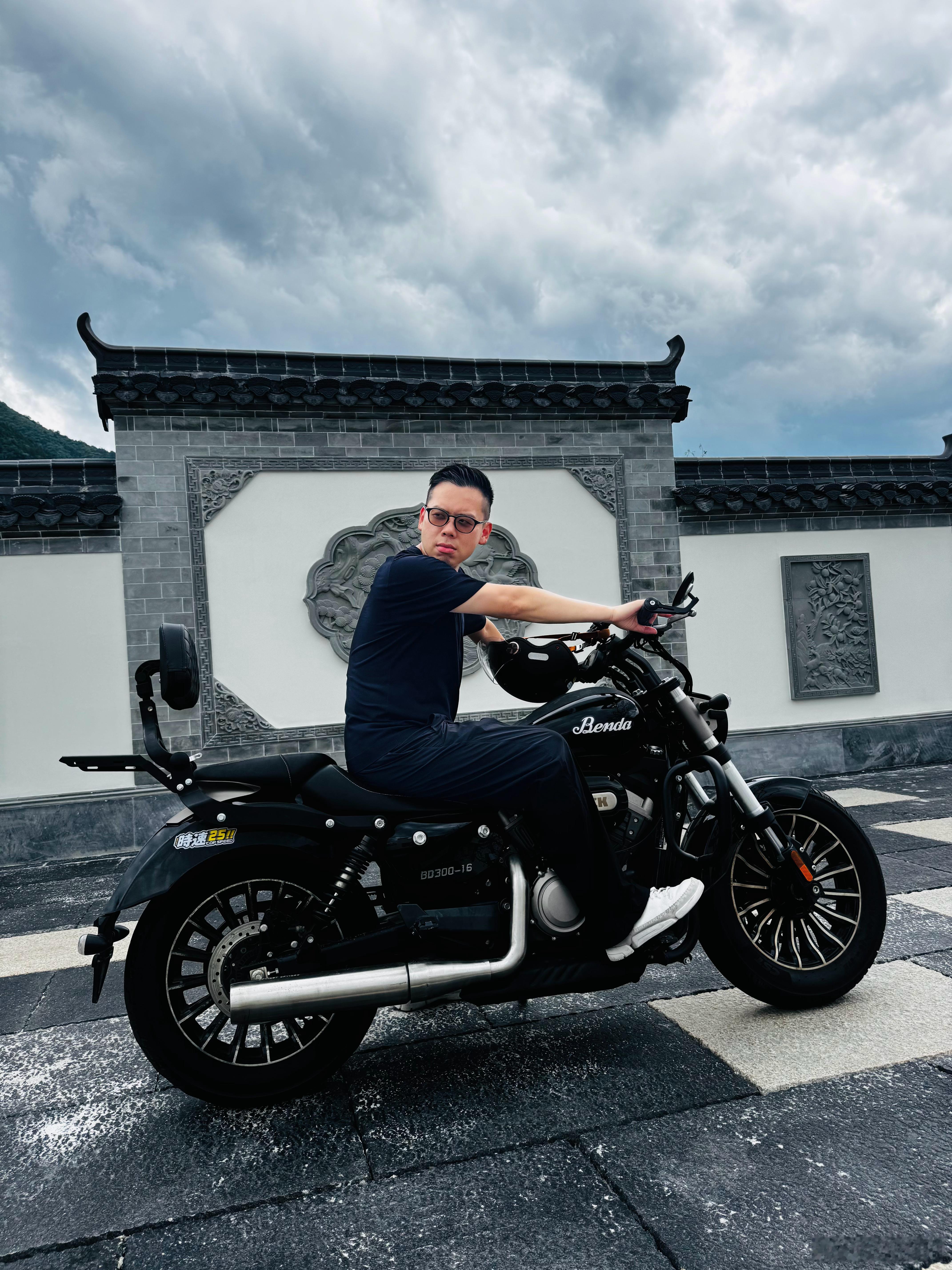 今天又爆了个轮胎，幸亏路边车行及时补胎，破财消灾 