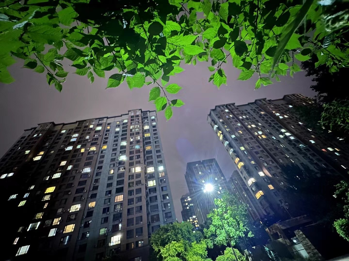 秋夜，闹市，仰望 ​​​