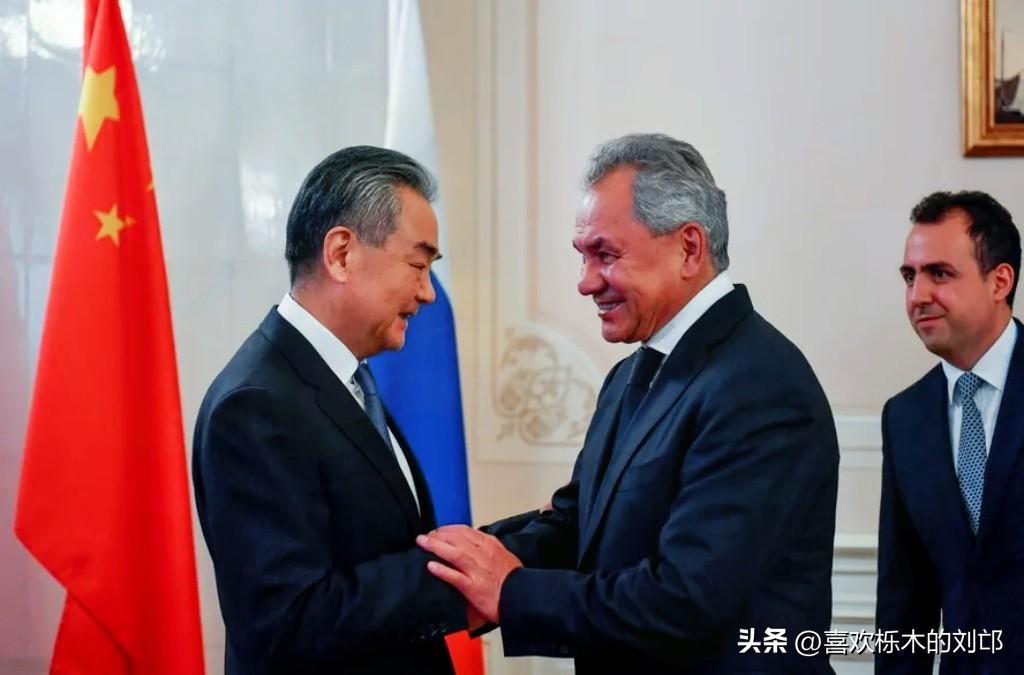 王毅访俄+俄军演
中俄这波“默契联动”，日本真该慌了！
 
没发联合声明，却把施