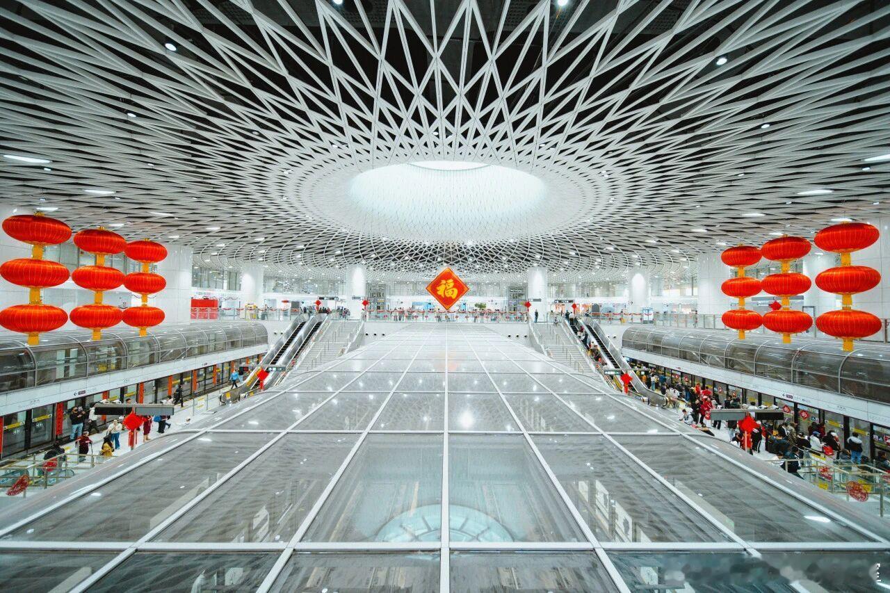 股权结构，看懂两个维度就够了。横看股东比例，纵看公司布局。🔍 横向维度指同一家