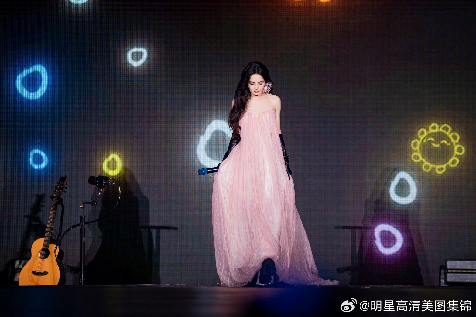 ella Ella陈嘉桦「艾拉主意」重庆站双场爆火 13&14场次解锁观众区横开