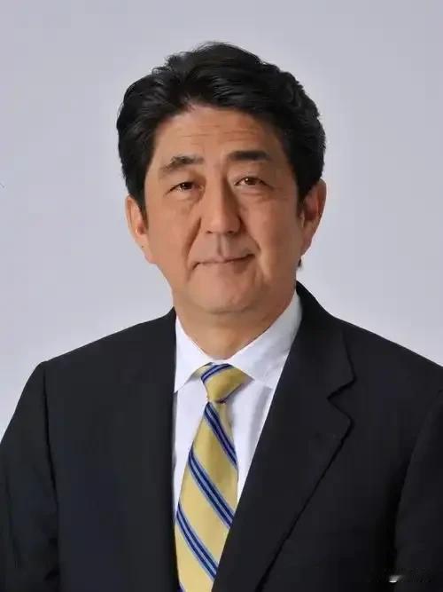 快讯，快讯
日本前首相遇刺案又重判了！
2月3日，日本前首相安倍晋三遇刺案被告山