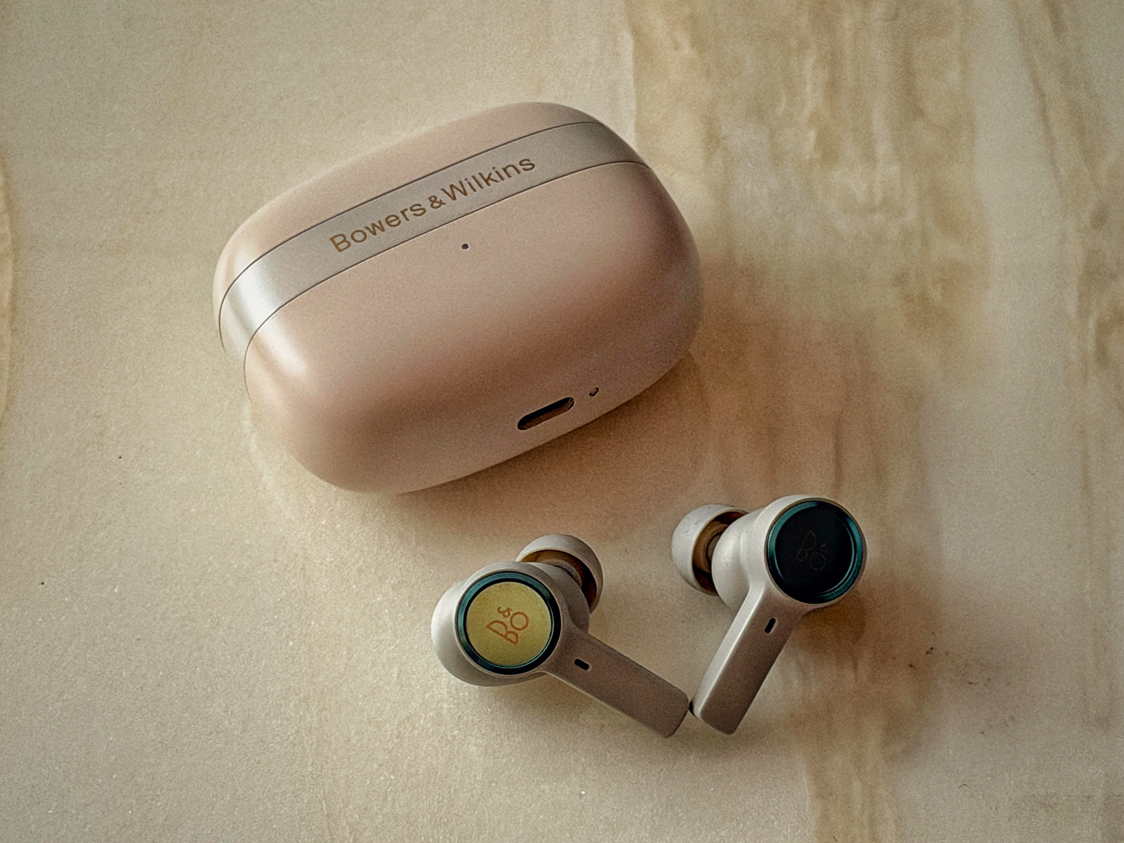 本来，我是想认真做个苹果，B&O以及宝华伟建三款耳机的评价分享🎧。结果，我就拖