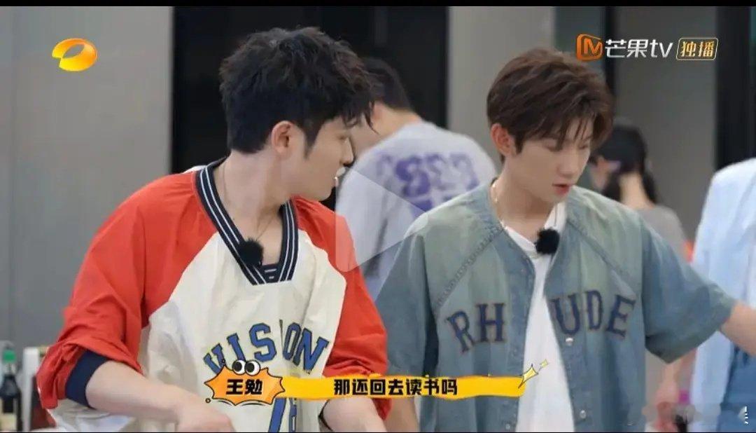 王源这个学校怎么老是上网课？他还能毕业吗？ ​​​