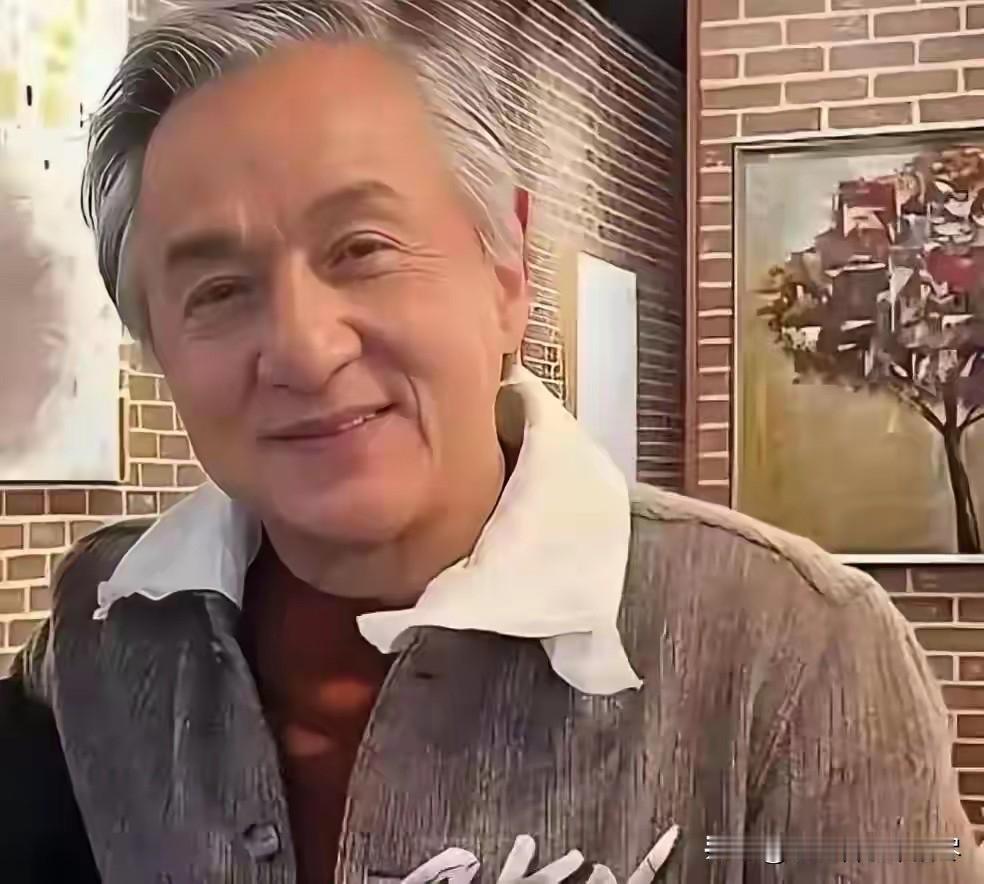 71岁的成龙这是后悔了吗？之前在被人谈及女儿吴卓林的时候不再回避，如今私下还给女