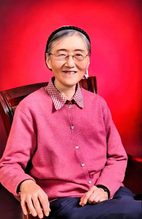 谁也没想到吴石将军的女儿吴兰成竟然在内蒙古的牙克石默默无闻地工作生活了25年。现