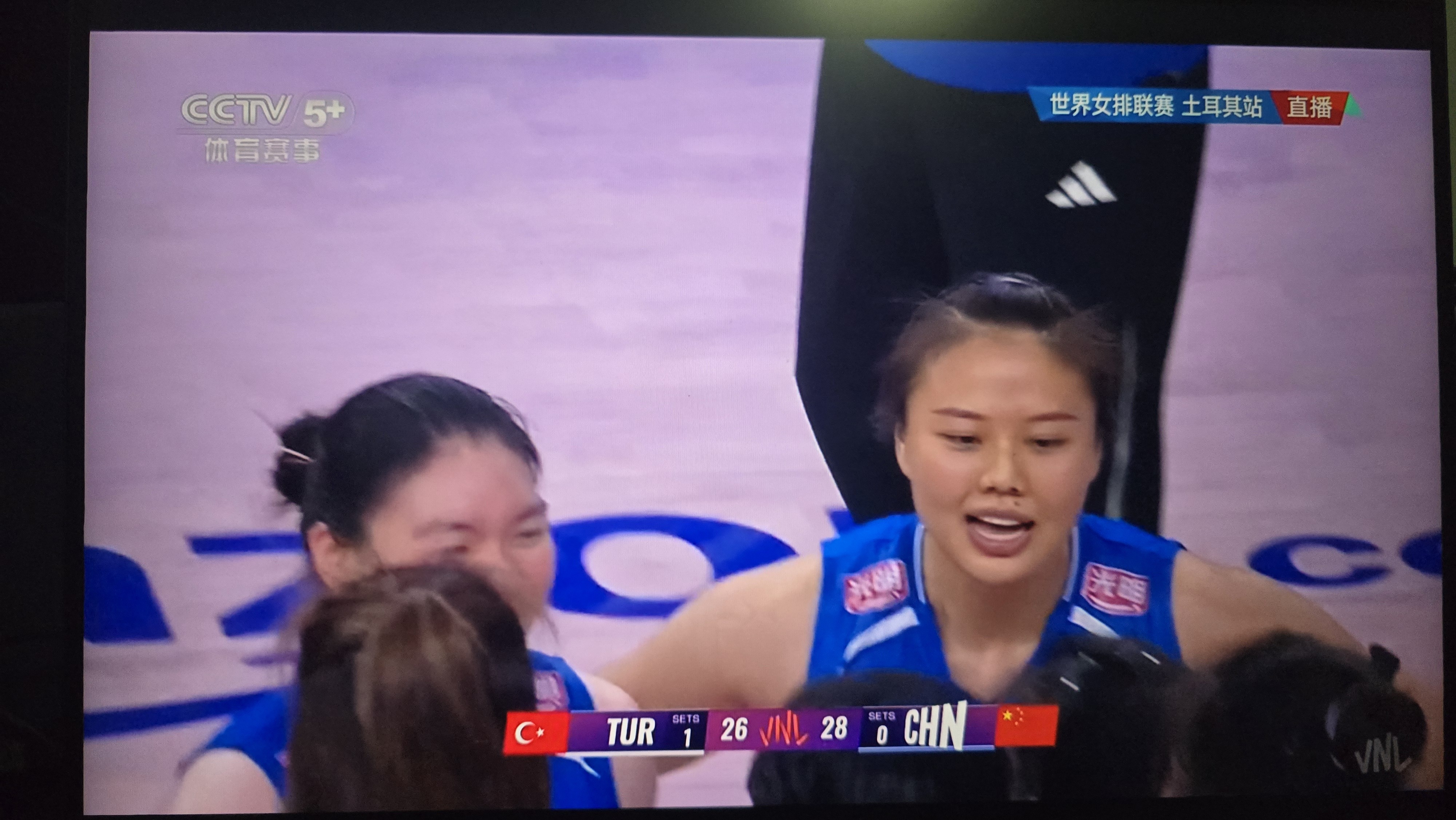 2026年世界女排联赛 这个家没有我们老龚得散！大半夜突然给人看燃了