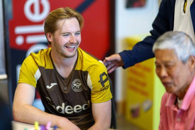 布伦特福德门将凯莱赫接受了The Athletic的专访，聊到了自己名字的正确发